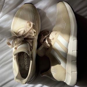 NWOT Adidas swift run shoe
